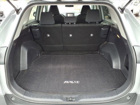 Used 2019 Toyota RAV4 LE w/ Carpet Mat Package image 11