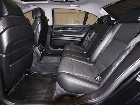 Used 2011 BMW 750Li xDrive image 16