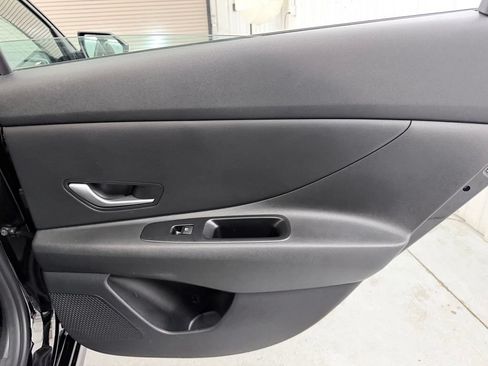 Used 2026 Hyundai Elantra SE FWD image 34