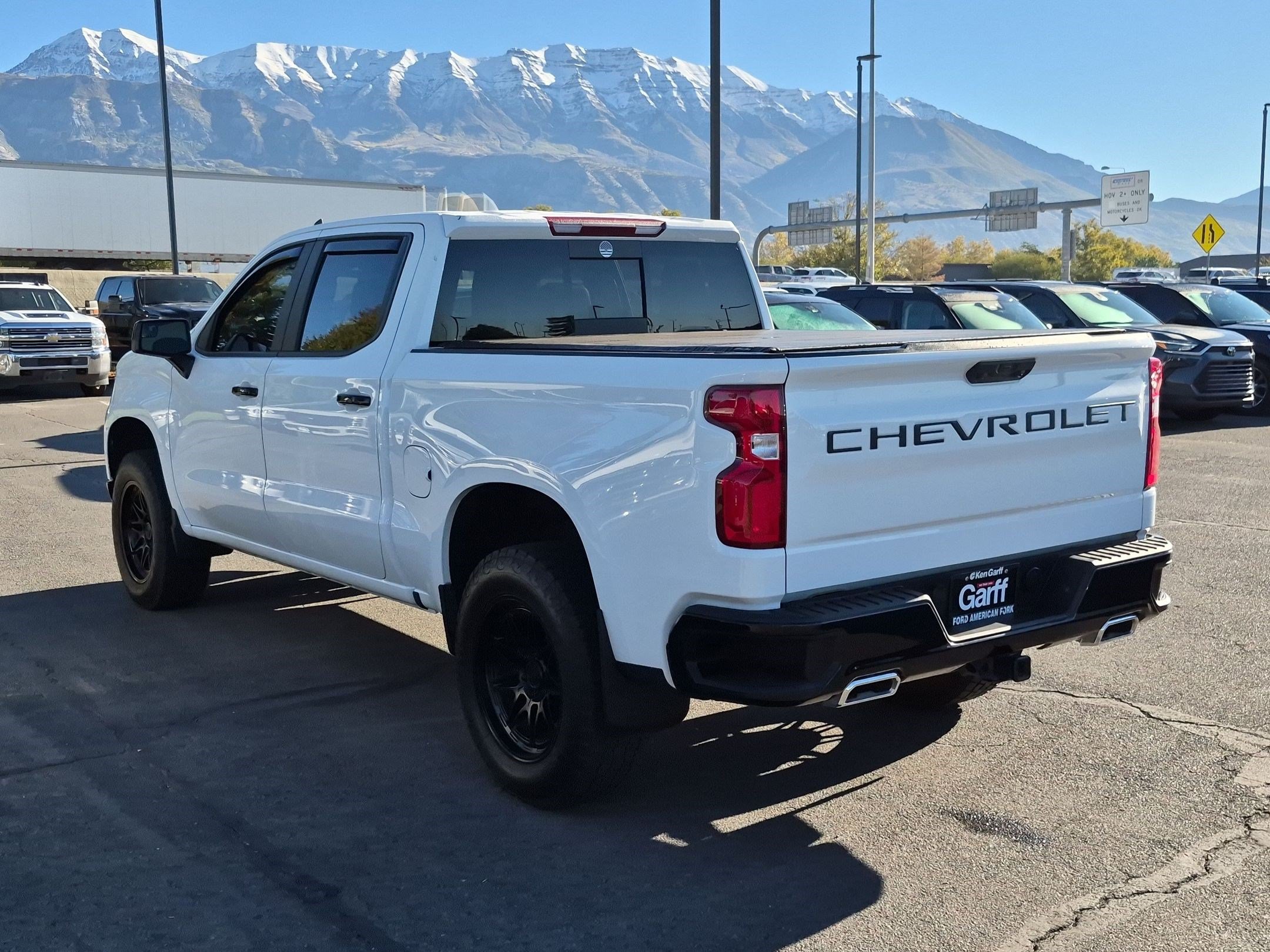 Used 2025 Chevrolet Silverado 1500 LT Trail Boss w/ Convenience Package II AWD/4WD image 9