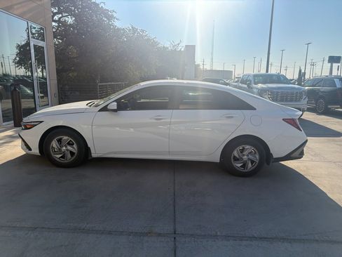 Certified 2025 Hyundai Elantra SE FWD image 8