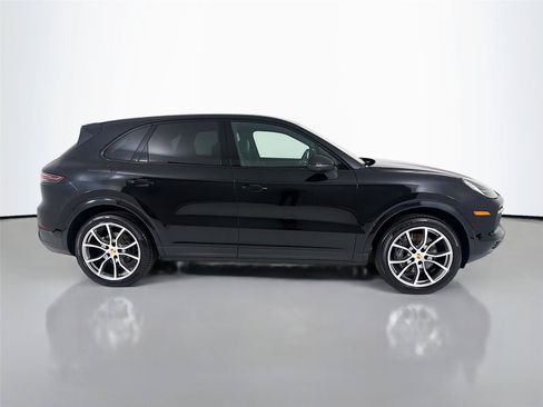 Certified 2023 Porsche Cayenne w/ Premium Package AWD/4WD image 28
