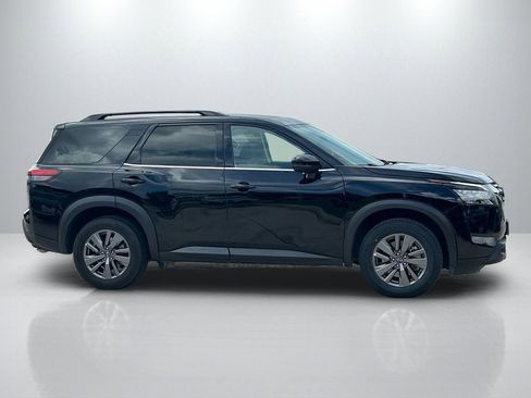 Used 2025 Nissan Pathfinder SV FWD image 4