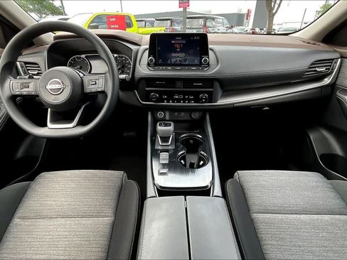 Used 2023 Nissan Rogue SV image 14