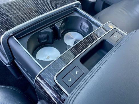 Used 2020 Land Rover Range Rover Autobiography image 32