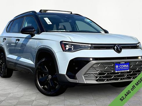 New 2026 Volkswagen Taos SE image 1