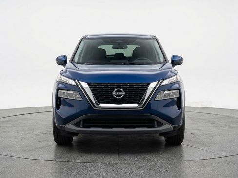 Used 2025 Nissan Rogue SV AWD/4WD image 2