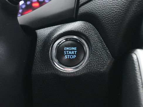 Used 2021 Toyota RAV4 XLE AWD/4WD image 22