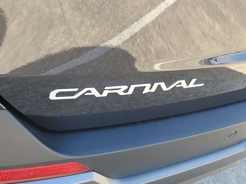 Used 2025 Kia Carnival SX Prestige image 30