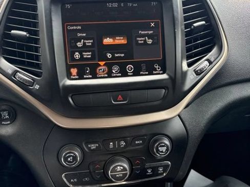Used 2015 Jeep Cherokee Latitude w/ Comfort/Convenience Group AWD/4WD image 11