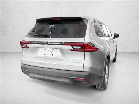 Used 2025 Toyota Grand Highlander XLE image 4
