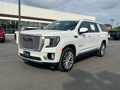 Used 2023 GMC Yukon XL Denali w/ Denali Reserve Package AWD/4WD image 1