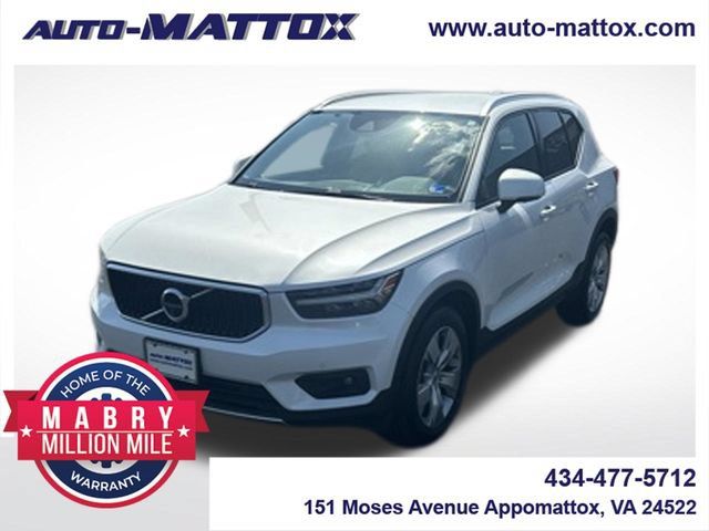 Used 2022 Volvo XC40 T4 Momentum FWD image 1