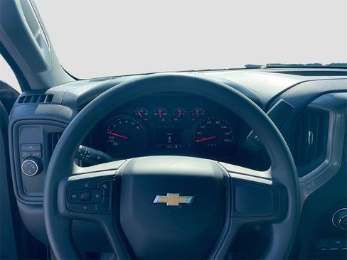 Used 2025 Chevrolet Silverado 1500 Custom image 13