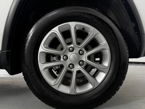 Used 2021 Jeep Grand Cherokee Laredo X AWD/4WD image 11
