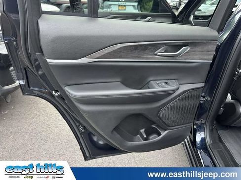 Used 2023 Jeep Grand Cherokee Limited AWD/4WD image 15