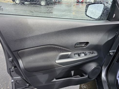 Used 2022 Nissan Kicks S FWD image 7