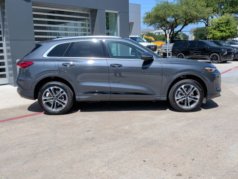 Certified 2025 Audi Q5 Premium Plus w/ Premium Plus AWD/4WD image 11