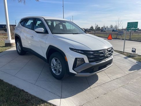 New 2026 Hyundai Tucson SE image 7