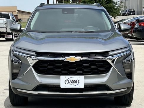Used 2025 Chevrolet Trax LT image 9