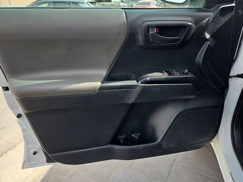 Used 2020 Toyota Tacoma SR image 8