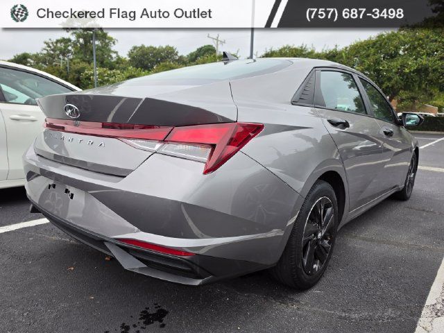 Used 2022 Hyundai Elantra SEL w/ Convenience Package FWD image 6
