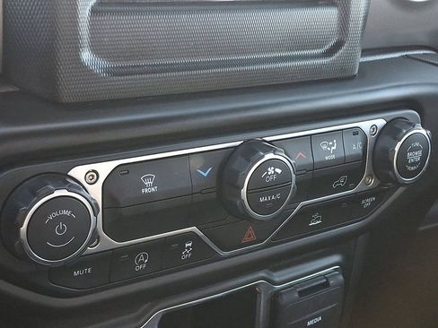 Used 2022 Jeep Wrangler Sport image 15