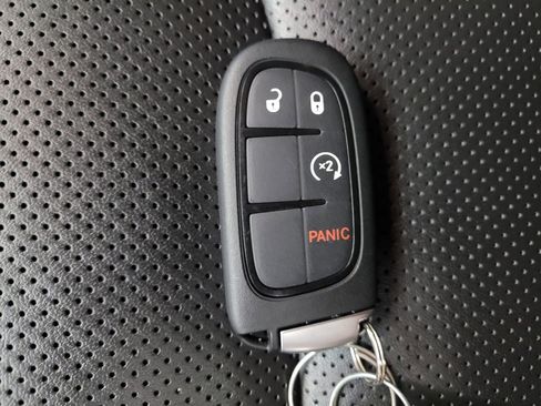Used 2022 Jeep Cherokee Latitude Lux w/ Sun & Sound Group AWD/4WD image 32