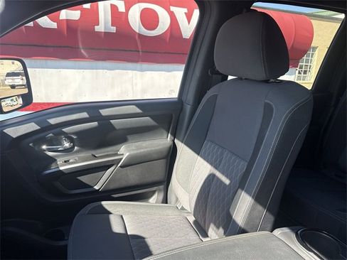 Used 2023 Nissan Titan SV w/ SV Convenience Package image 23