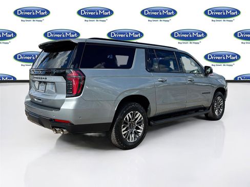 Used 2025 Chevrolet Suburban Z71 AWD/4WD image 7
