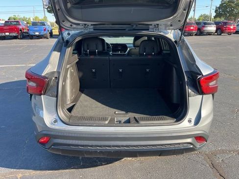Used 2024 Chevrolet Trax RS w/ Sunroof Package FWD image 23