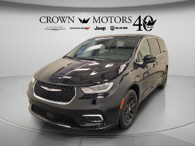 Used 2025 Chrysler Pacifica Select FWD image 11