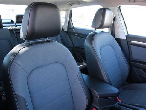 Certified 2025 Volkswagen Jetta SE image 25