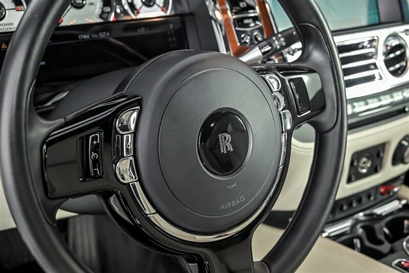 Used 2015 Rolls-Royce Wraith RWD image 23