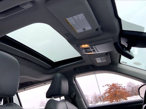 Used 2023 Toyota Highlander XLE image 14