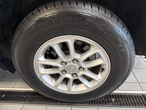 Used 2018 Jeep Grand Cherokee Laredo AWD/4WD image 11