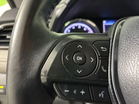 Used 2020 Toyota Camry SE w/ Blackout Package image 21