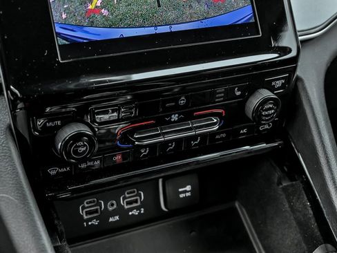 Used 2022 Jeep Grand Cherokee Laredo w/ Luxury Tech Group I image 23