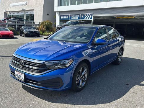 Used 2023 Volkswagen Jetta SE w/ Panoramic Sunroof Package FWD image 1