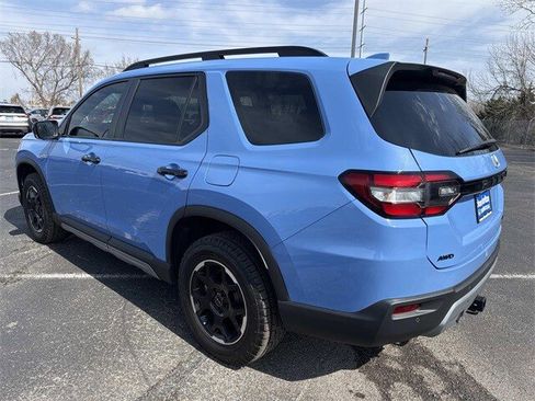 Used 2025 Honda Pilot TrailSport image 6