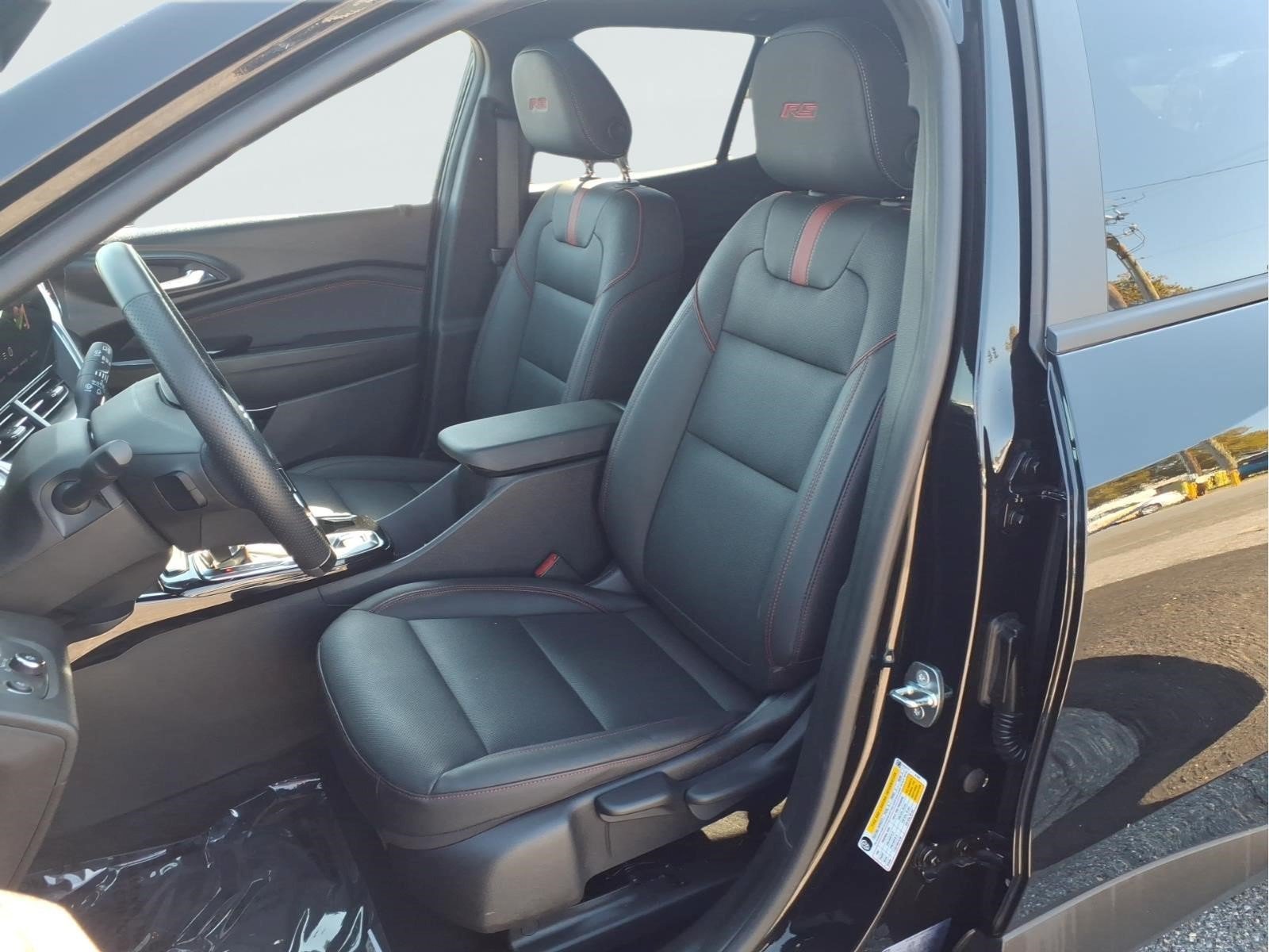 Used 2024 Chevrolet Trax RS w/ Sunroof Package FWD image 26