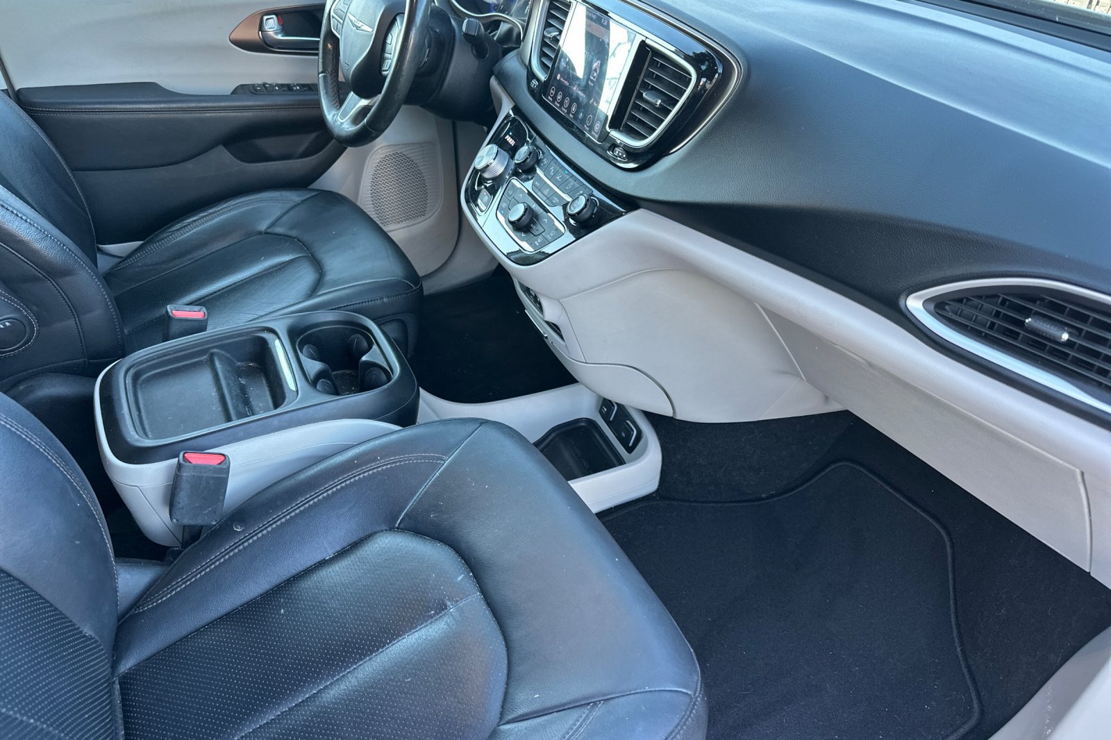 Used 2019 Chrysler Pacifica Touring-L w/ Advanced Safetytec Group FWD image 19