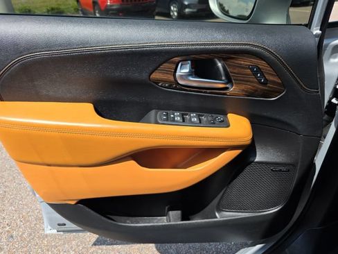 Used 2022 Chrysler Pacifica Pinnacle FWD image 19