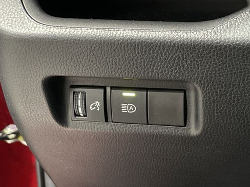 Used 2022 Toyota RAV4 LE image 28