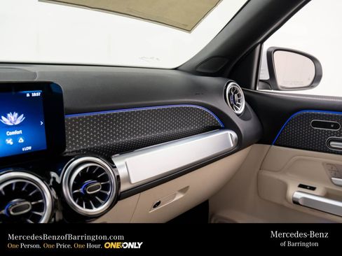 New 2025 Mercedes-Benz GLB 250 4MATIC image 28