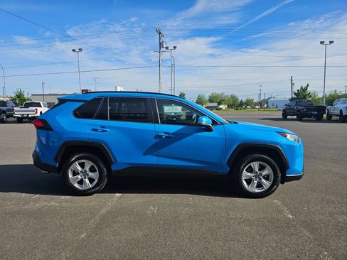 Used 2019 Toyota RAV4 XLE AWD/4WD image 5