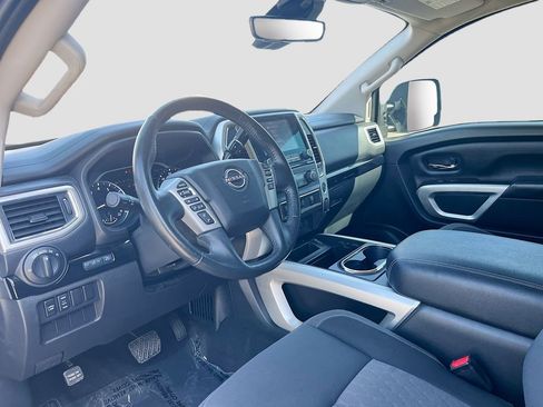 Used 2024 Nissan Titan SV w/ SV Convenience Package RWD image 9
