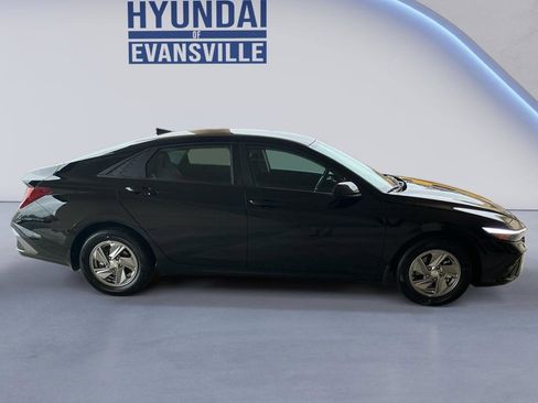 New 2026 Hyundai Elantra SE image 4