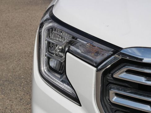 Used 2024 GMC Terrain SLT image 3