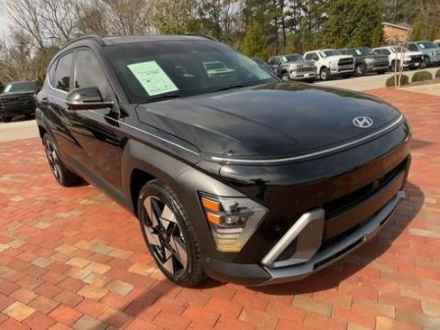 Used 2024 Hyundai Kona Limited FWD image 3